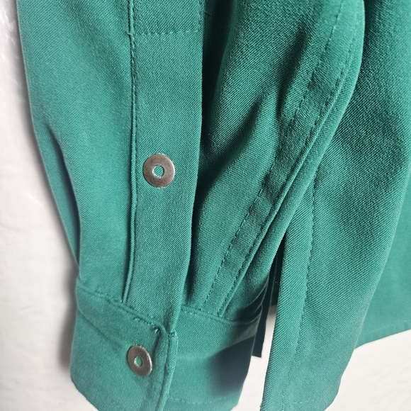Sag Harbor Green Button-Up Blouse - Picture 4 of 4